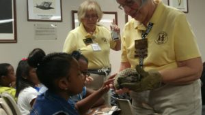 maupin students pet hedghog